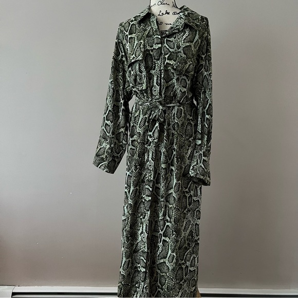 Ena Pelly Dresses & Skirts - ENA PELLY green Python Utility belted maxi Shirt Dress 10